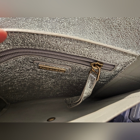 Shiraleah Clutch Shiny Vegan Leather - Picture 5 of 6